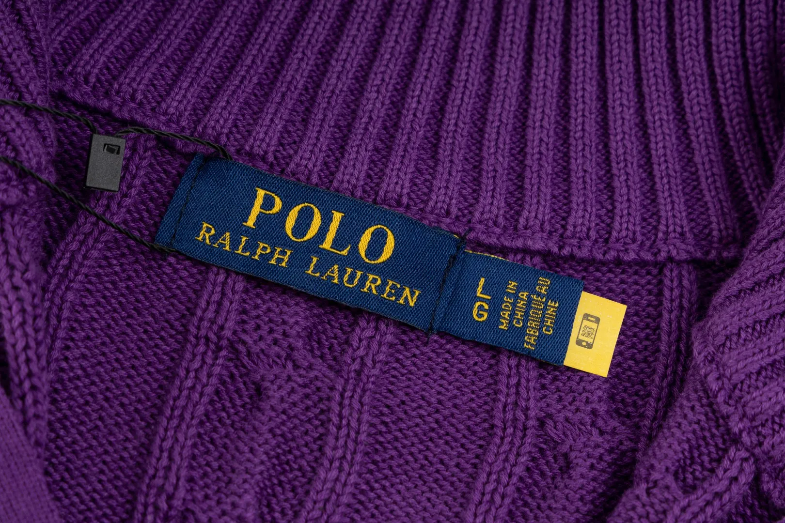 P236 #R92 RALPH LAUREN Ralph Lauren fifteen colors classic small label embroidery logo turtleneck pullover half-zip knitted cable sweater with high-density LOGO embroidery on the chest and original customized tag accessories. Made of pure cotton yarn, pure cotton is skin-friendly and comfortable, small label war horse embroidered twist turtleneck sweater 🐎 high quality, follow the blogger to learn how to wear it! Let’s buy a Ralph Lauren cable sweater. It’s a super hard-to-find series after it became popular. It’s hard to find one on the official website. It’s simple and practical to wear, with a lazy and loose feel. The thickened fabric has more texture, feels soft and delicate, and has a loose fit. Whether worn alone or layered, you can wear different styles of fashion with just one piece!   Size：XS S M L